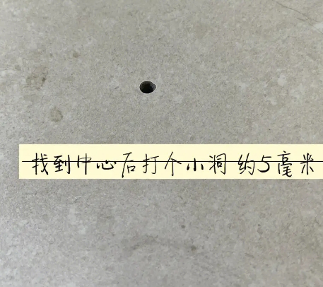 从江瓷砖空鼓维修公司专业解答在瓷砖铺贴过程中，如果砂料搅拌不均匀，将会带来以下问题