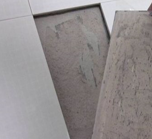 从江瓷砖空鼓维修公司分享瓷砖铺贴时如果打浆（即涂抹在瓷砖背面和基层上的砂浆或瓷砖胶）过少，会带来以下问题